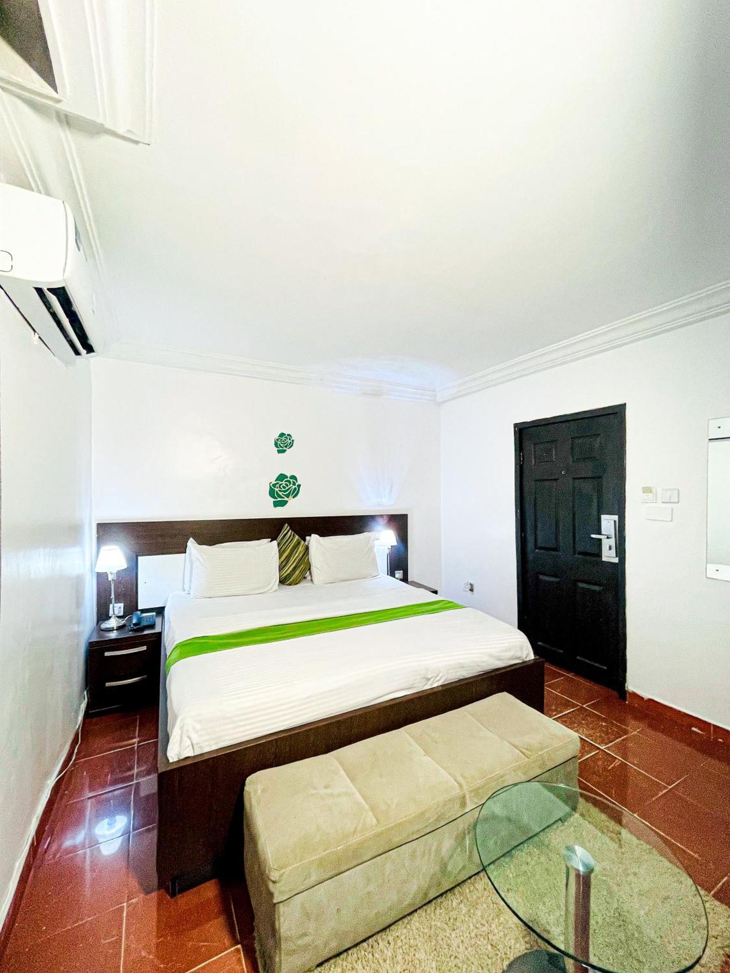 The Tranquil Mews Hotel อาบูจา ภายนอก รูปภาพ